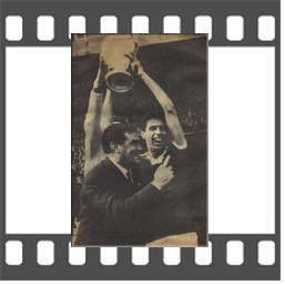 Capitan Maldini pu finalmente sollevare la prima Coppa Campioni vinta da una squadra italiana (immagine originale Corriere dell'epoca)